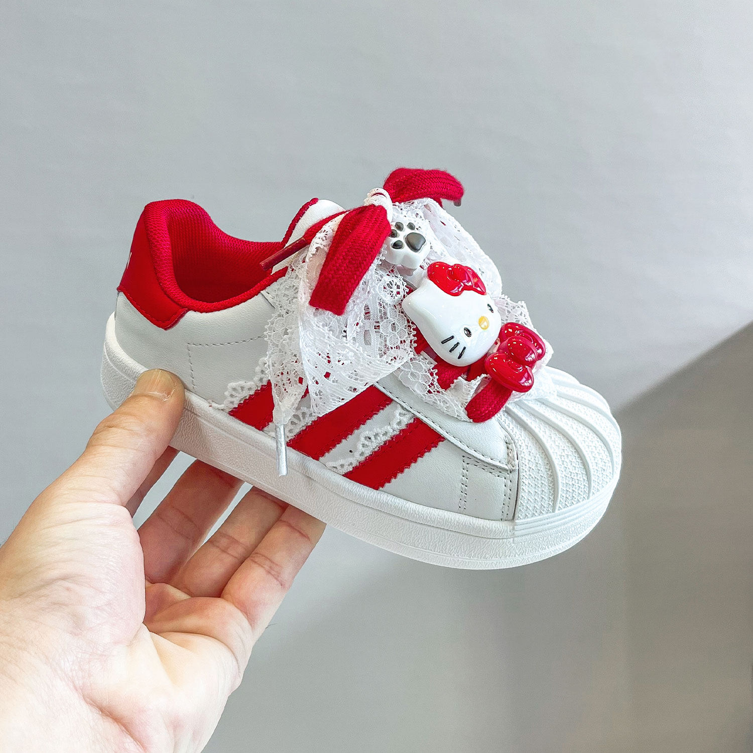 Kitty猫咪联名款运动鞋女童鞋子2026春秋贝壳头鞋儿童板鞋男童鞋