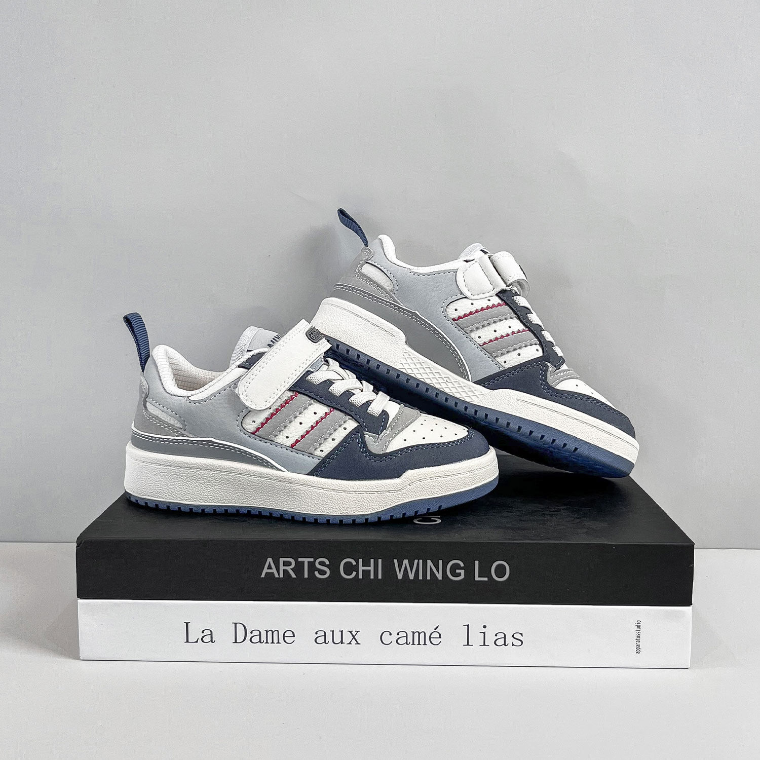 米蓝色小板鞋女童鞋子2026新款春秋季儿童运动鞋男童休闲跑步鞋潮