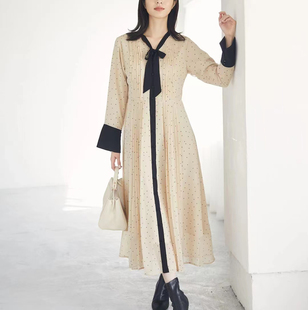 日单andem 原单2023秋冬新设计感重工压褶腰带单排扣闭合连衣裙