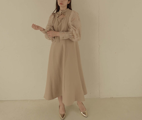 前后两穿花边袖长款大摆连衣裙