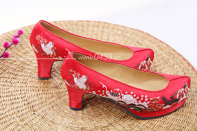 韩国传统绣花勾鞋婚备红色寿龟