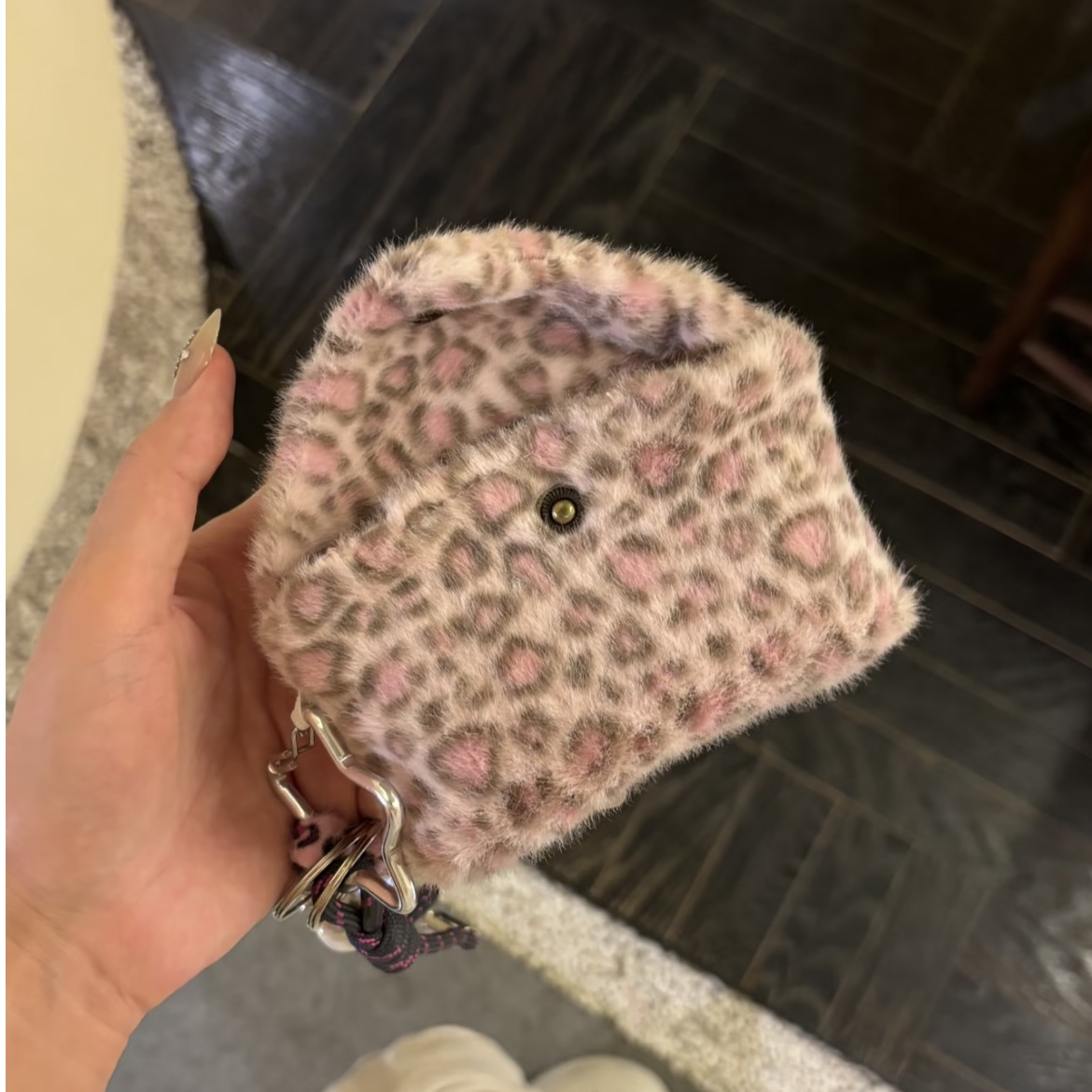 2025新款韩系豹纹毛绒卡包女可爱迷你零钱包钥匙扣挂件