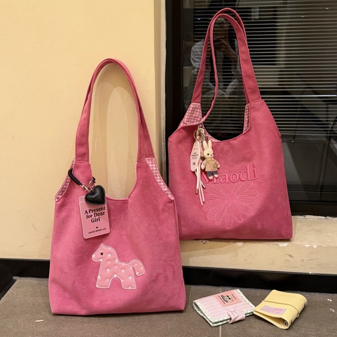 2026春季多巴胺桃粉色小马卡通刺绣女大容量单肩包百搭通勤托特包