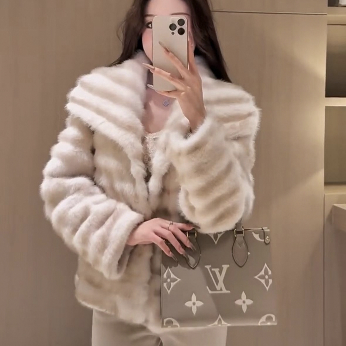 冬季宽松大翻领环保皮毛一体外套