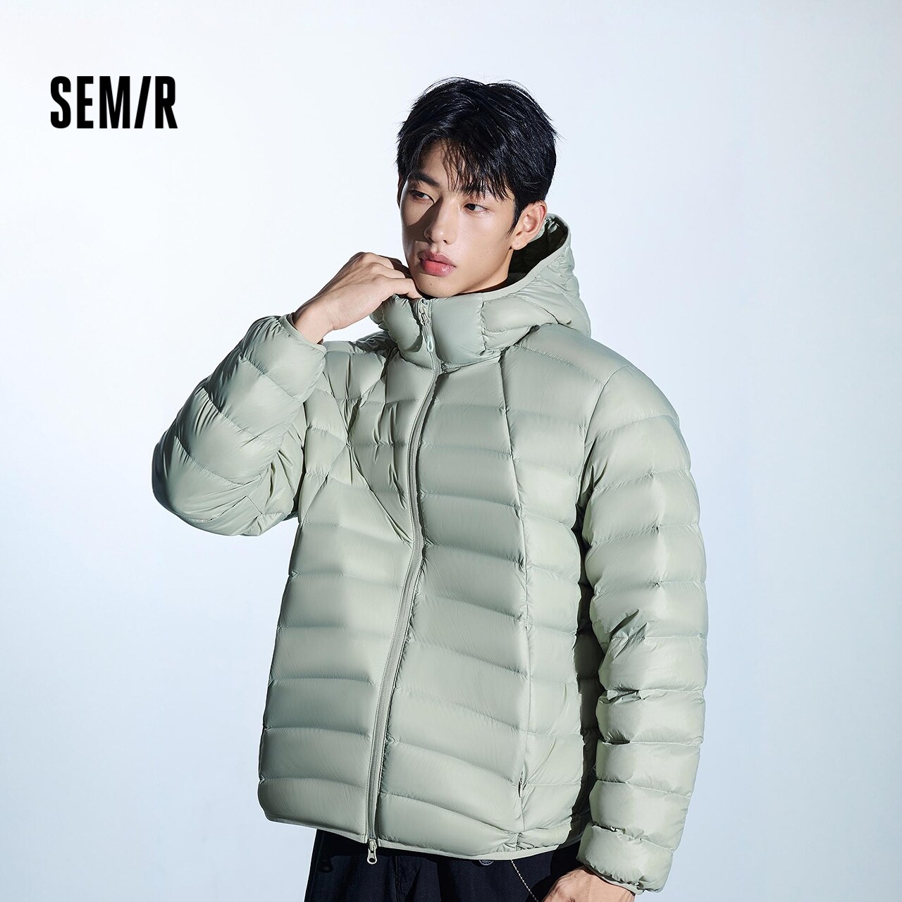 森马轻盈排骨纯色连帽羽绒服男款