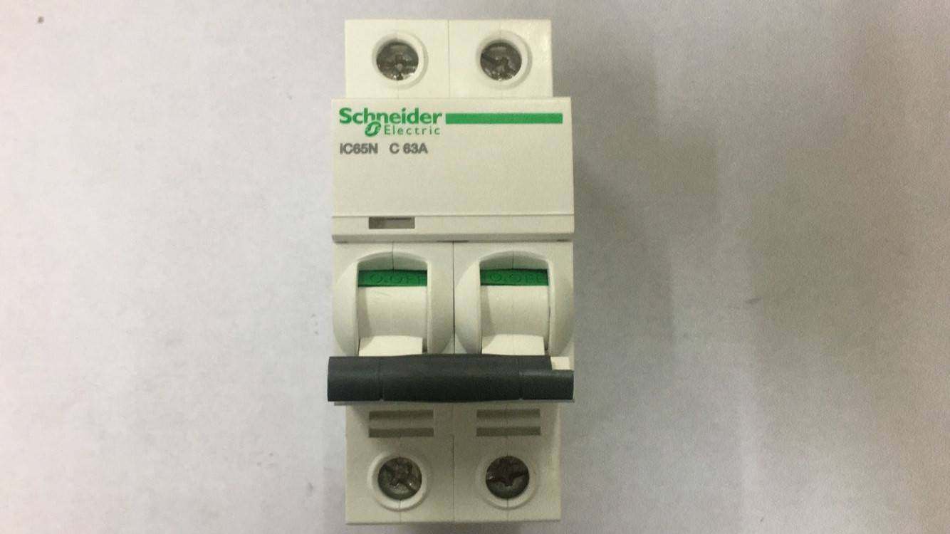 施耐德原装全新小型断路器两级空气开关ic65n 2p c63ac型a9f18263