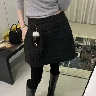 2025冬新款 高腰加棉休闲配挂件黑色A字短裙女