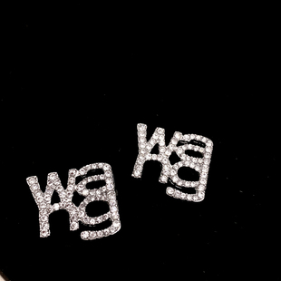 大王wang字母满钻ins百搭时髦网红同款 冷淡风耳钉耳环耳夹独特