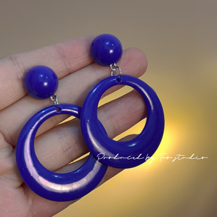 摩登80年代复古港风耳环气质高级感圆形蓝色耳饰夸张个性耳钉耳夹