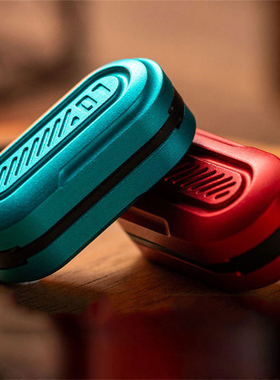 解压玩具pod三层推牌铝合金属指尖推牌手玩把件磁推