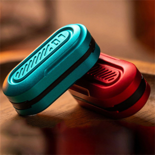 解壓玩具pod三層推牌鋁合金屬指尖推牌手玩把件磁推