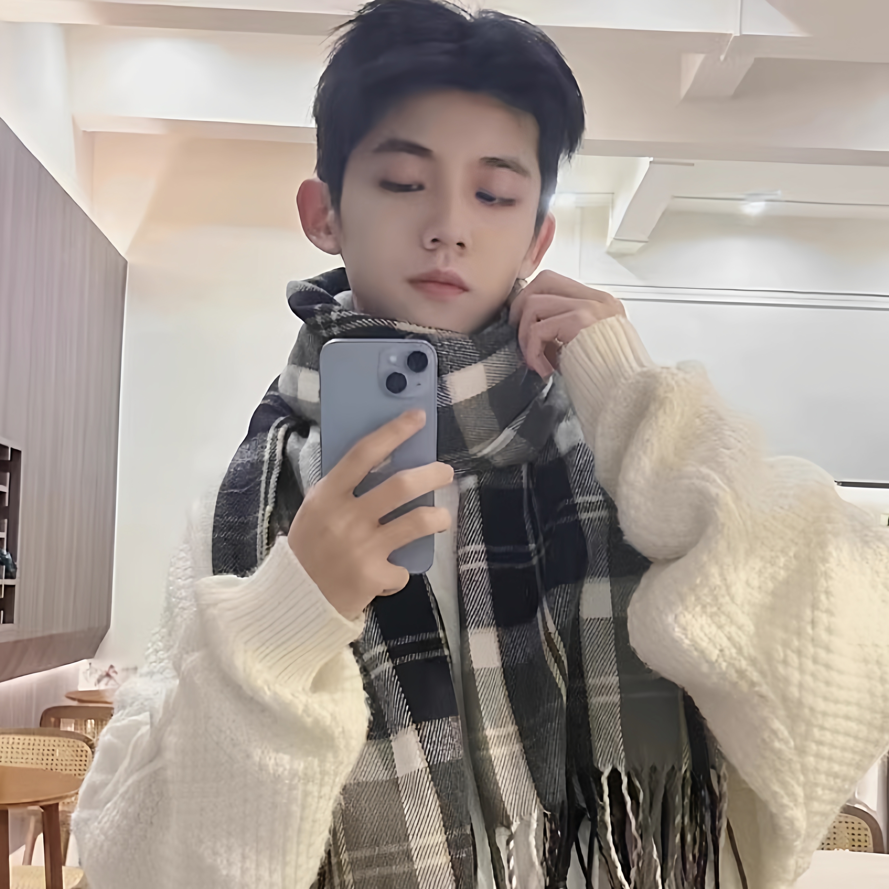 帅气男生仿羊绒格子韩国新款围巾