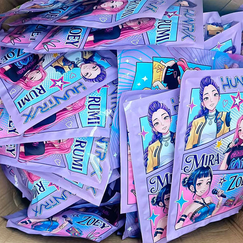 儿童大礼包kpop猎魔女团动漫周边文具盲袋佐伊鲁米咕卡贴纸本子