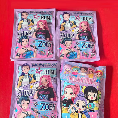 新款kpop猎魔女团文具盲袋咕卡贴纸徽章挂件儿童抽抽盲袋一大包