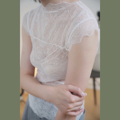 千呼万唤～脱俗高级蕾丝打底衫