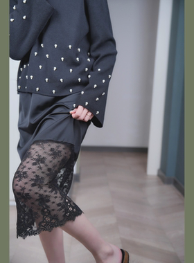 天花板高级感黑色蕾丝打底裙