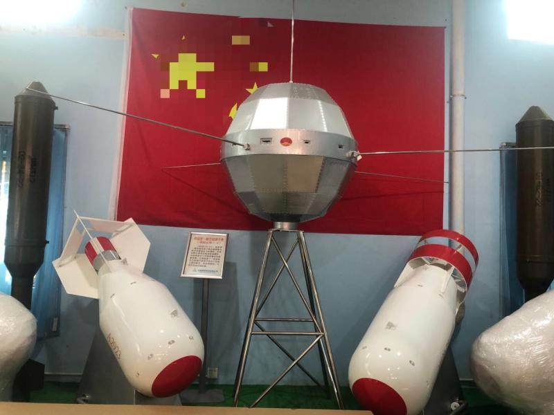 原子弹氢弹成品仿真模型 两弹一星模型摆件 核弹火箭导弹模型定制