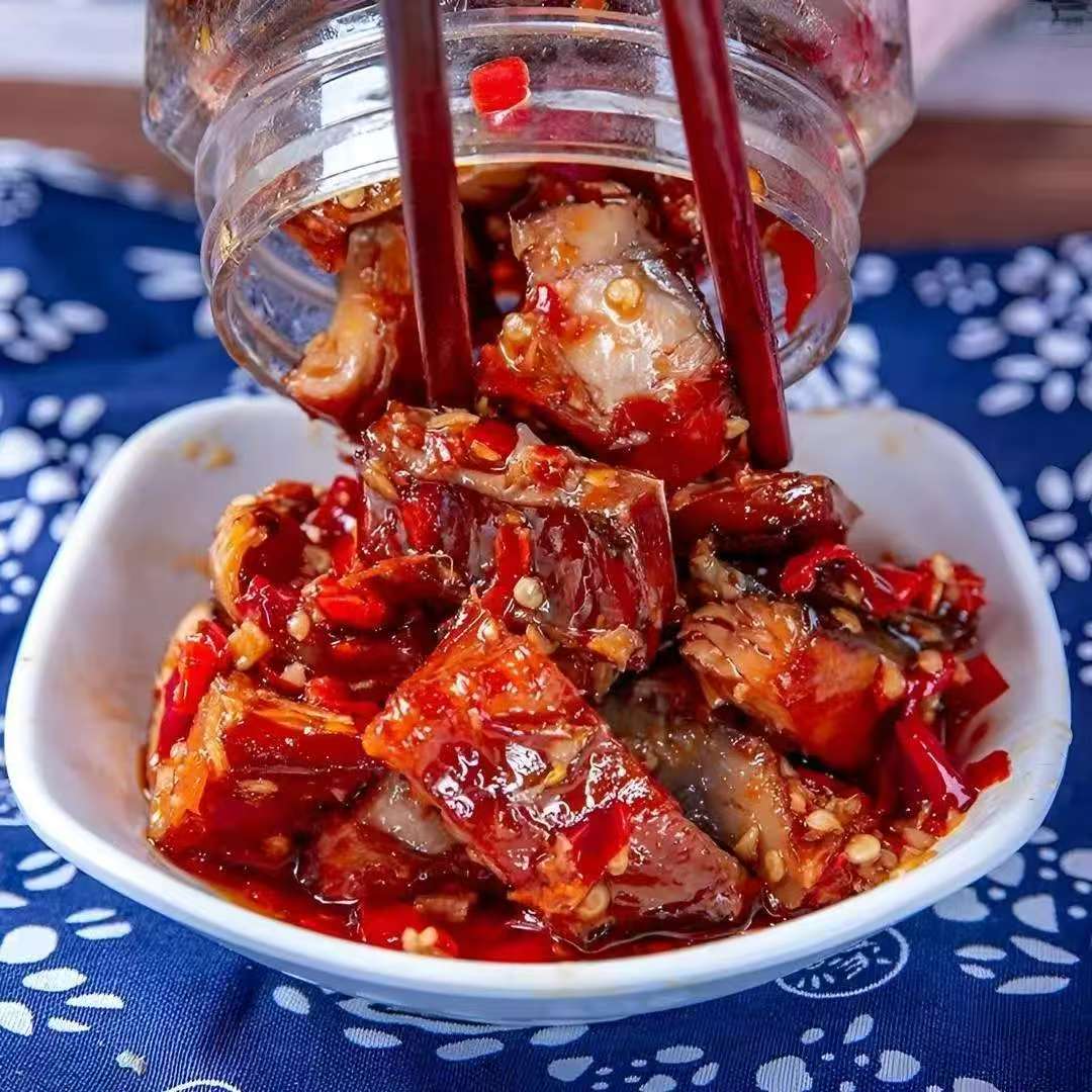 香辣鱼排湖南特产烟熏腊鱼块零食