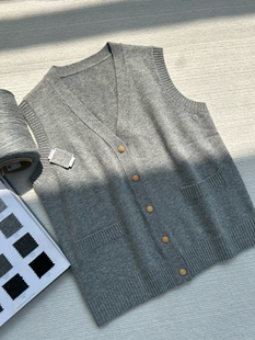 绒登自制私人定制康赛妮Aurora系列纯山羊绒双线加厚开衫马甲坎肩