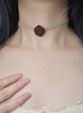 秋冬毛茸茸花朵项链气质秋冬慵懒风颈带美拉德锁骨链高级感choker