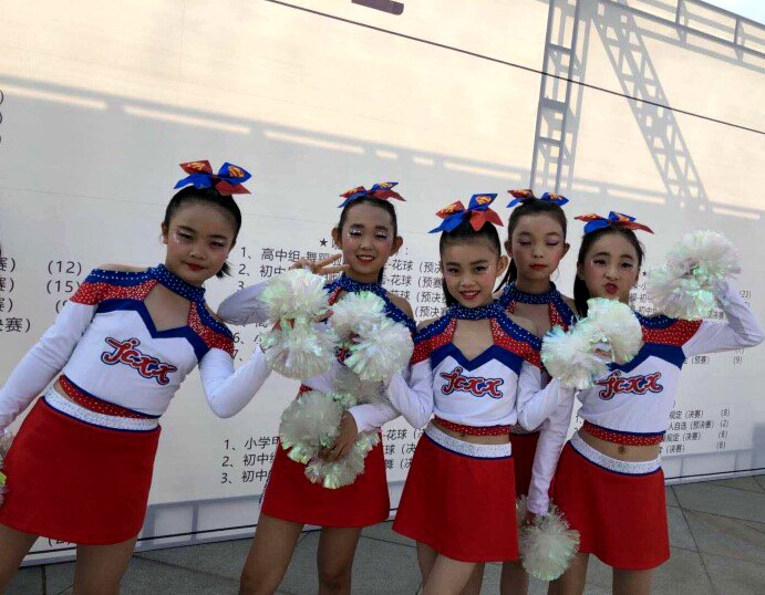 新品儿童啦啦操比赛服 花球拉拉队可爱健美操服装团体表演服定