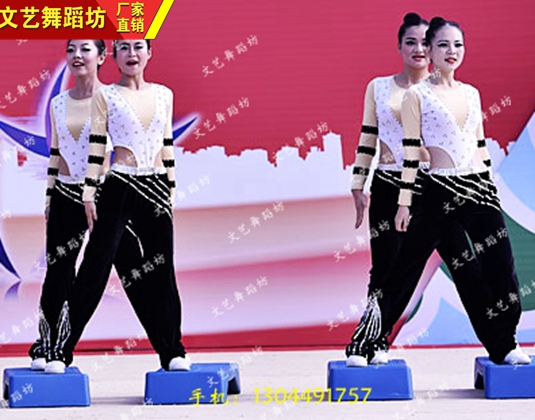 专业定制健美操服装比赛服装女学生广播体操服装大众健身操演出服