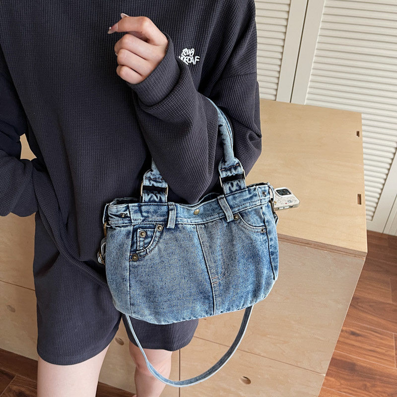 新款牛仔布单肩斜挎包大容量通勤包手提上课包外出休闲手机包女包