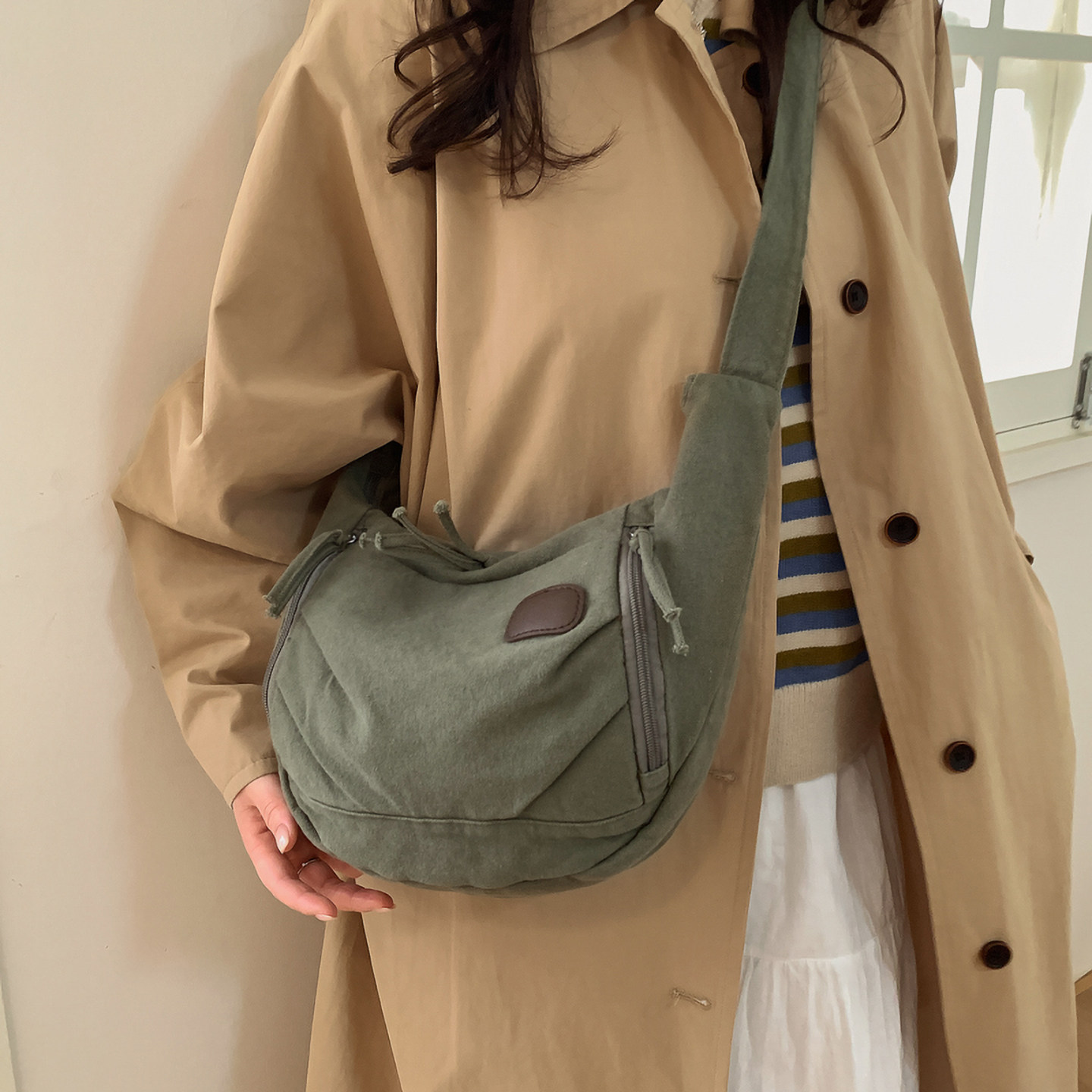 韩系休闲简约风饺子包女大容量轻便单肩斜挎包防水通勤学生帆布包