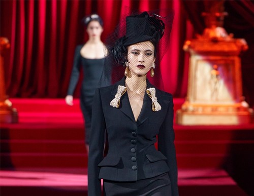 美丽婚纱时尚好看奢华格调女秋冬