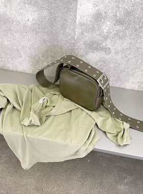 Y2K真皮包宽肩带打孔朋克小包牛皮单肩斜挎包机车风墨绿色小方包