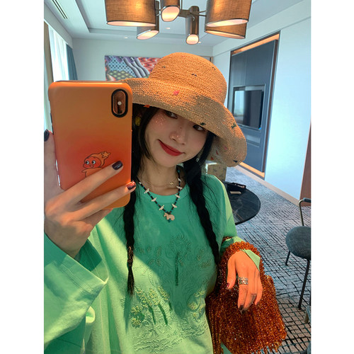 落落狷介绿色长袖刺绣T恤女