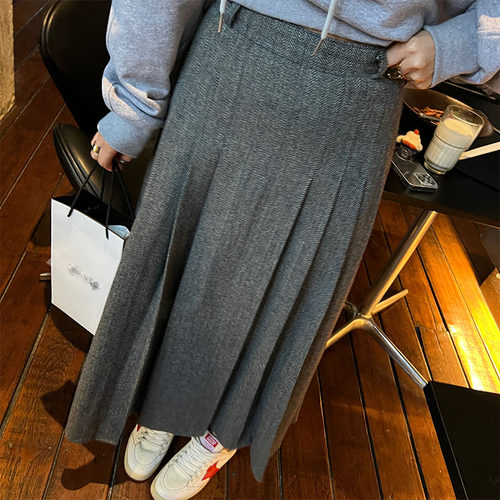 落落狷介灰色A字半身裙女