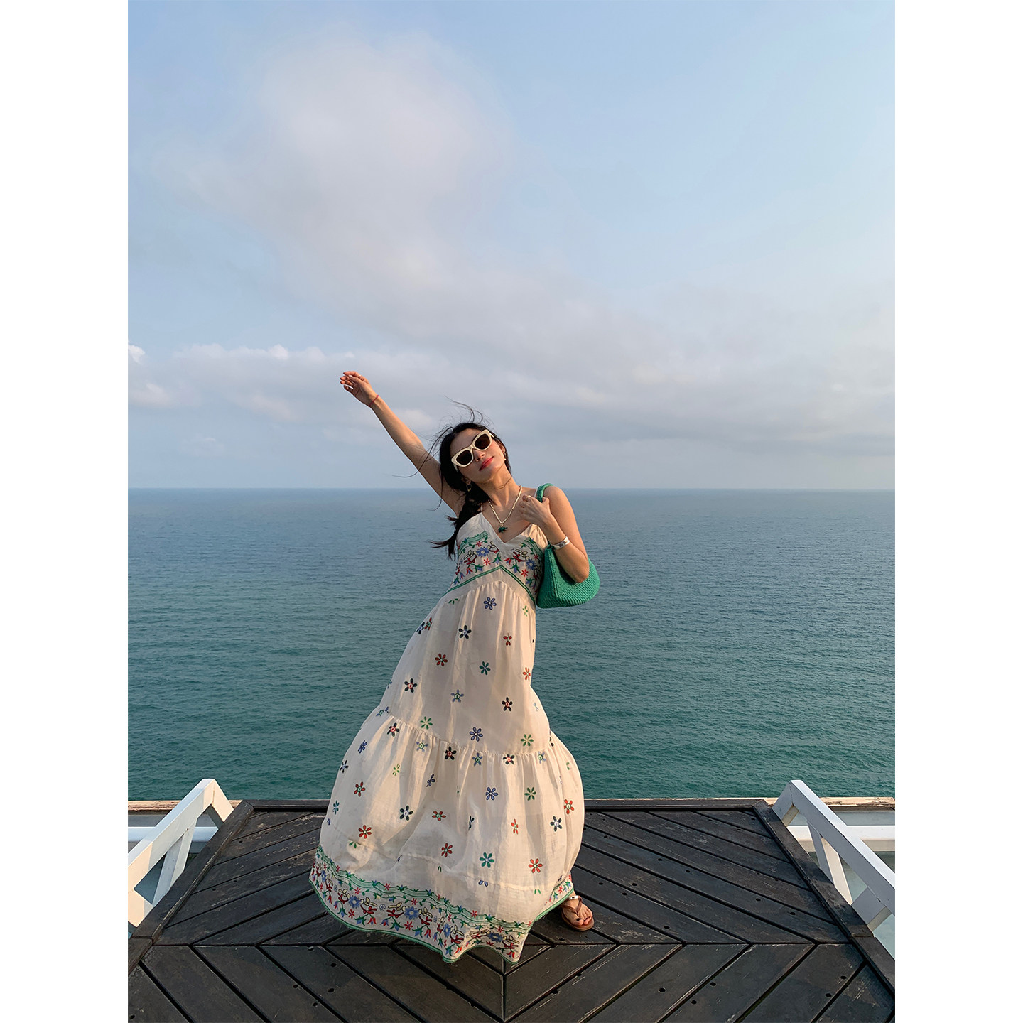 落落狷介 吊带连衣裙女2026新款夏小众不撞款刺绣碎花裙棉麻长裙