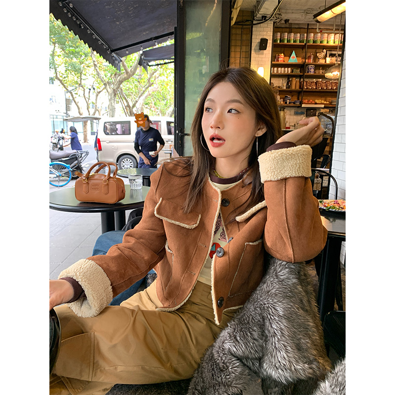 落落狷介皮毛一体短款毛毛外套女