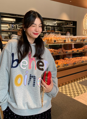 落落狷介巨好看的加绒卫衣女2025年新款灰色套头连帽刺绣外套宽松