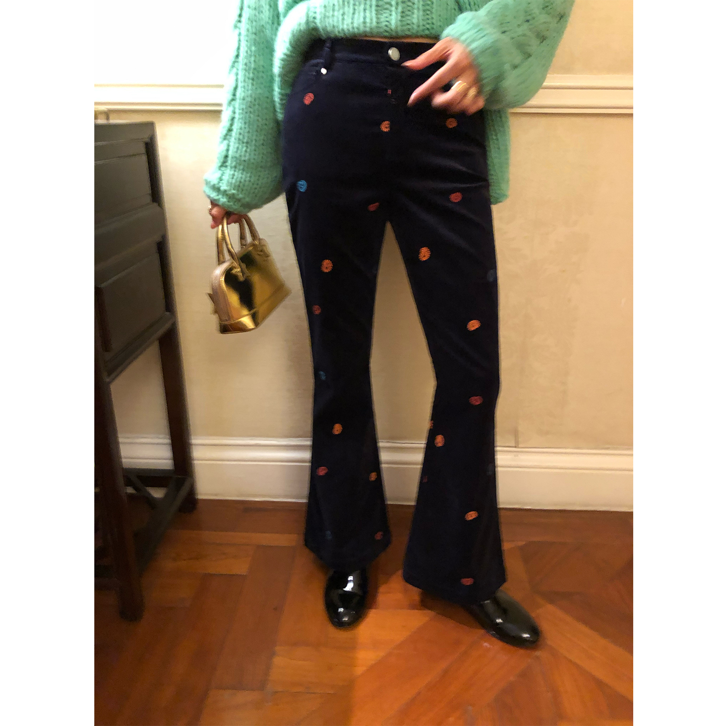 落落狷介刺绣灯芯绒喇叭裤女