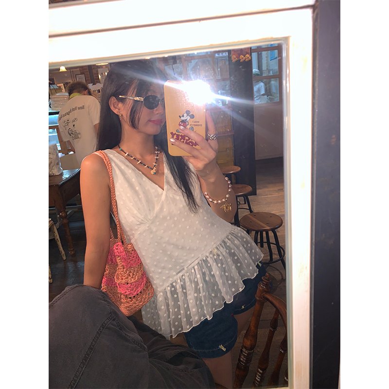 落落狷介白色V领吊带背心女