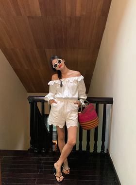 落落狷介法式白色蕾丝镂空连体裤女2026新款长袖连体衣小连衣短裤