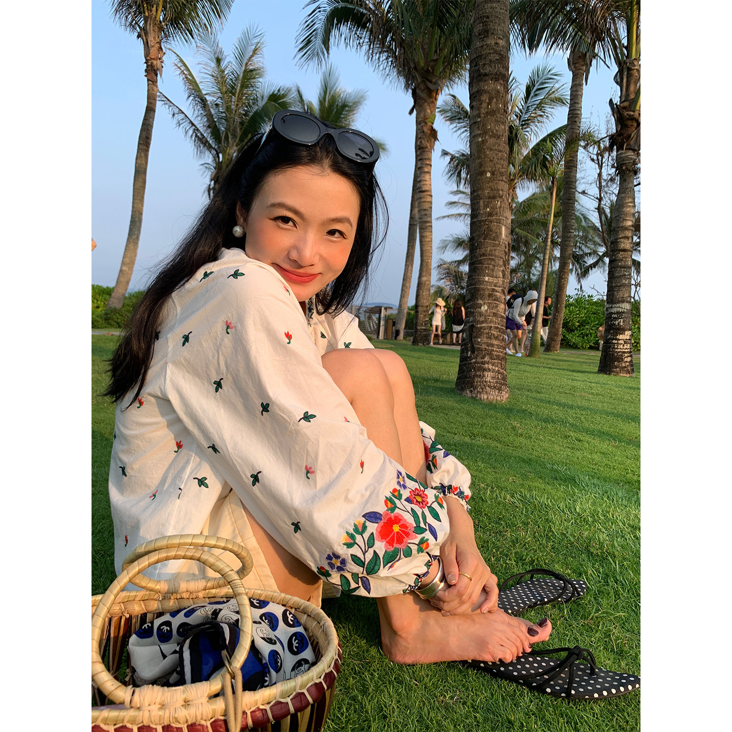 落落狷介衬衫女款2026新款套头刺绣宽松上衣白色小个子设计感长袖
