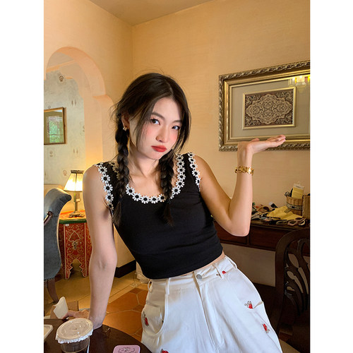 落落狷介小花黑色背心女
