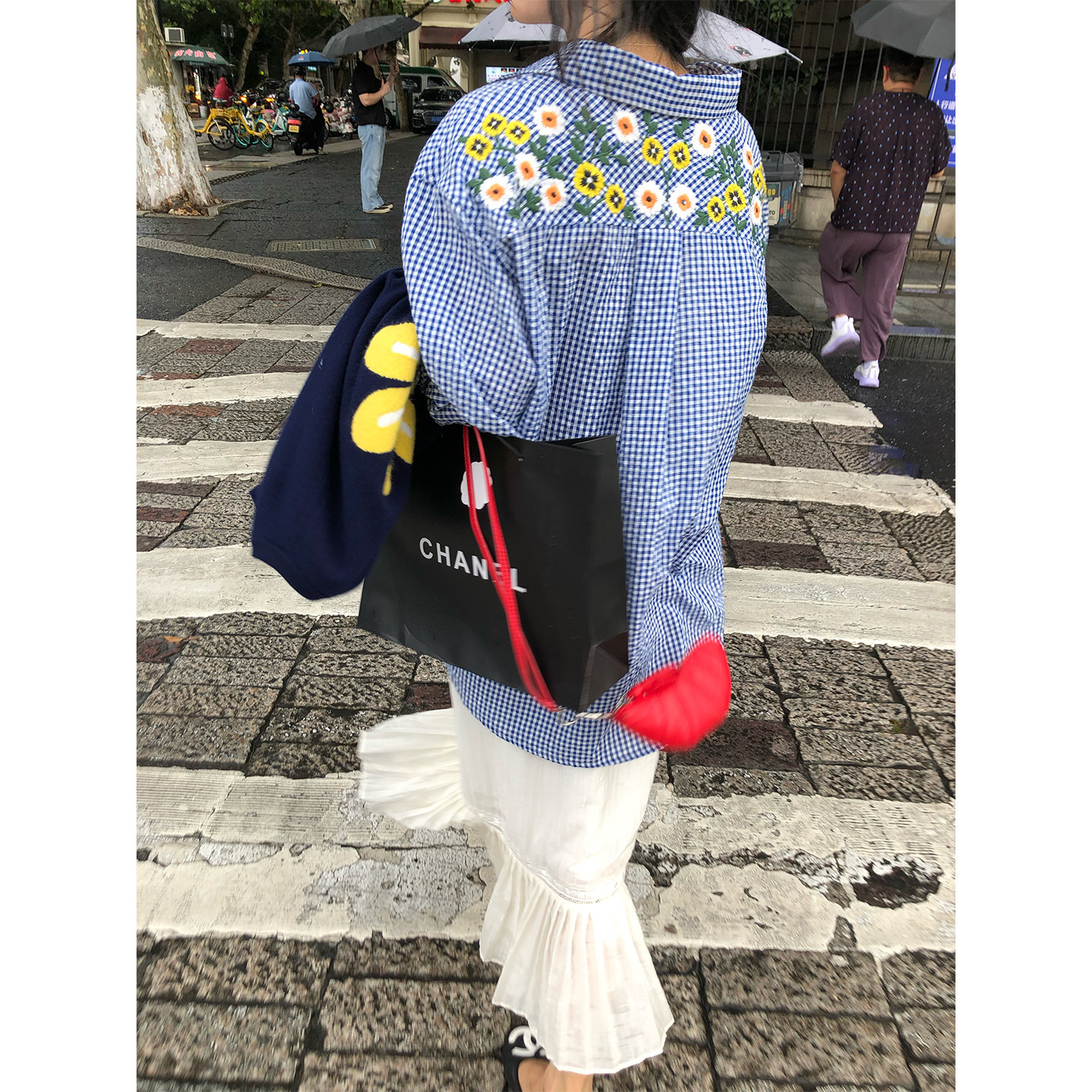 落落狷介 蓝色衬衫女长袖格子上衣2026新款秋季刺绣宽松衬衣外穿