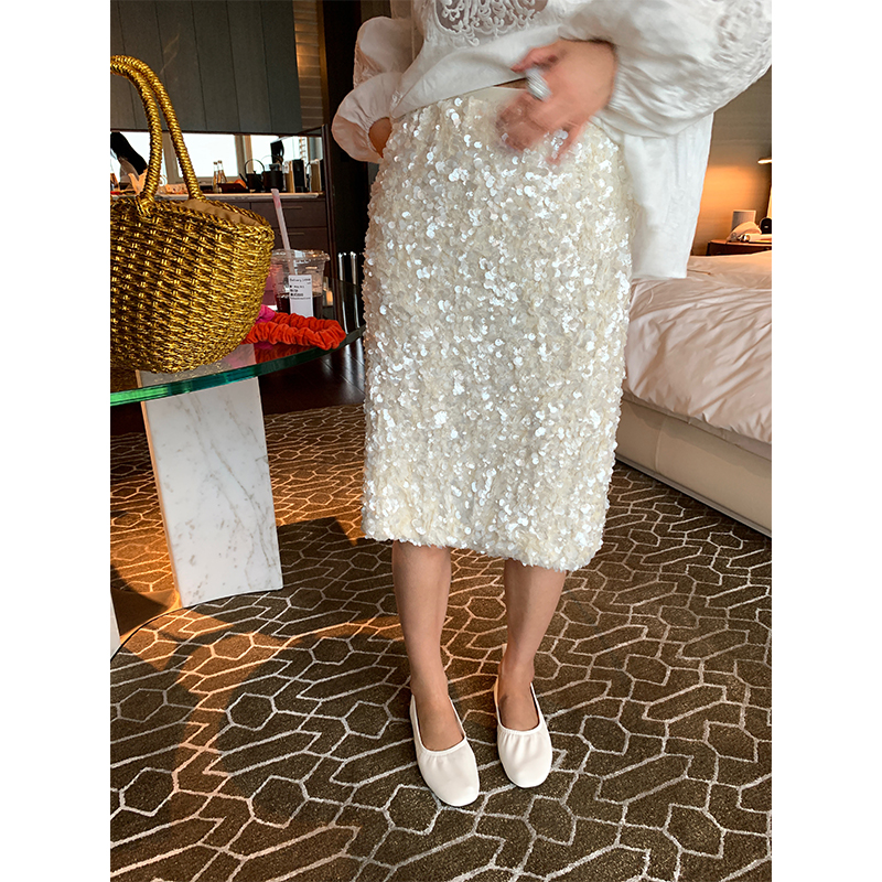 落落狷介白色半身裙亮片女