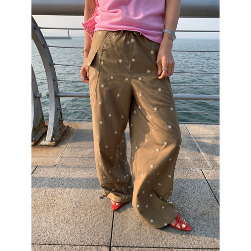 落落狷介刺绣小邹菊阔腿裤女