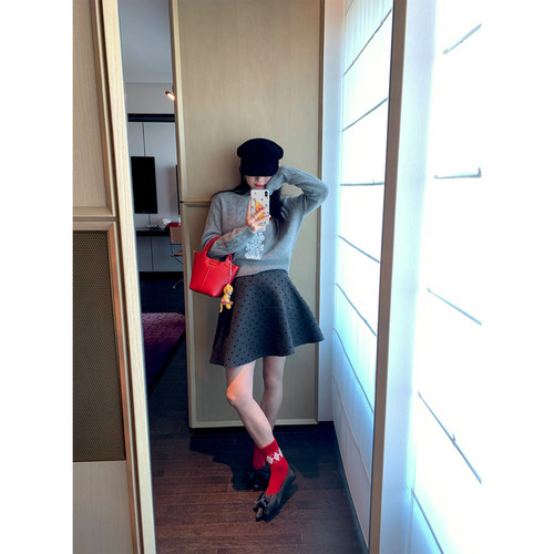 落落狷介灰色波点A字裙女