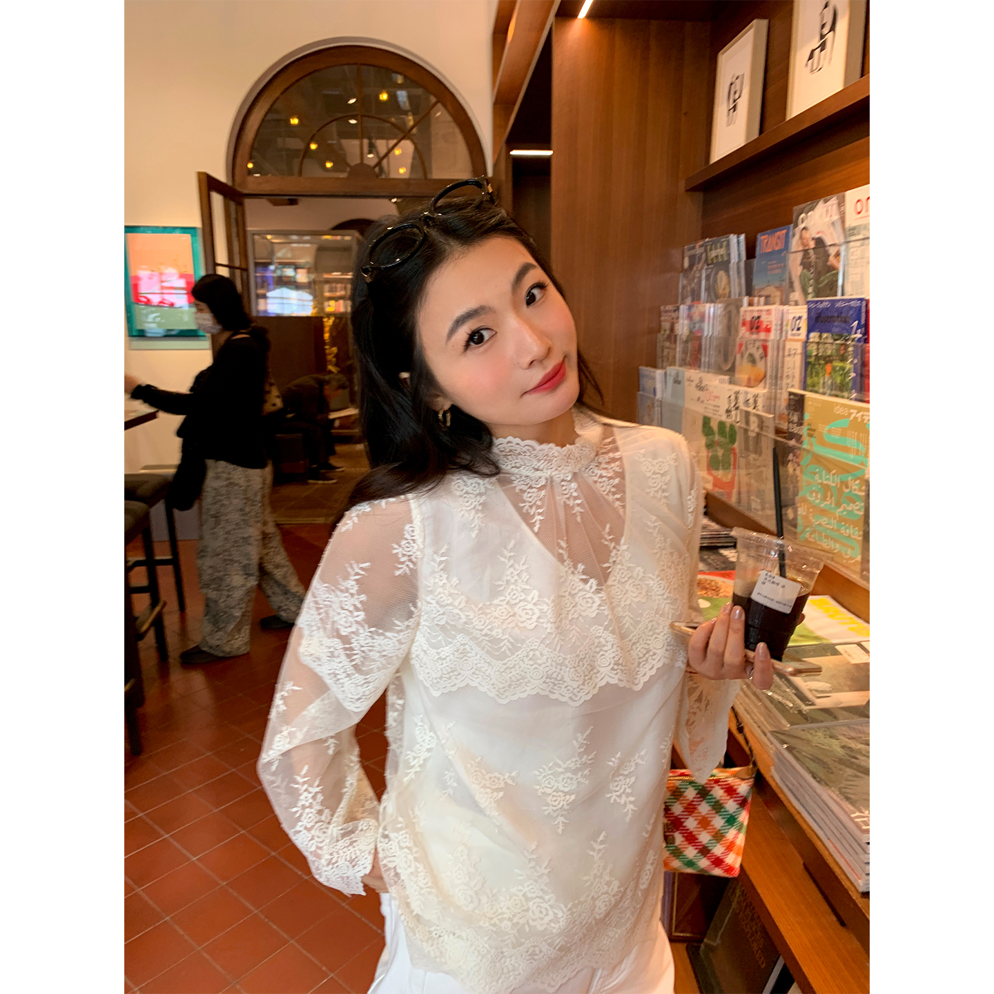 落落狷介宽松蕾丝衫女上衣