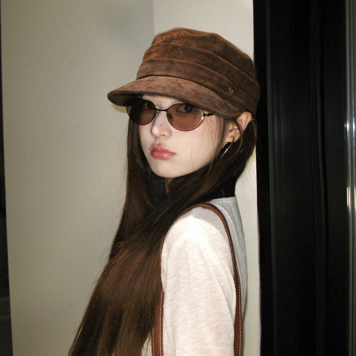 日系麂皮褶皱马术平顶帽贝雷帽女秋冬新款复古鸭舌帽报童帽显脸