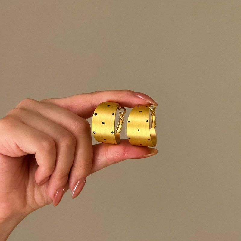 闪耀跨境新款哑光宽边波点耳环女独特个性漂亮耳圈小众设计感耳饰
