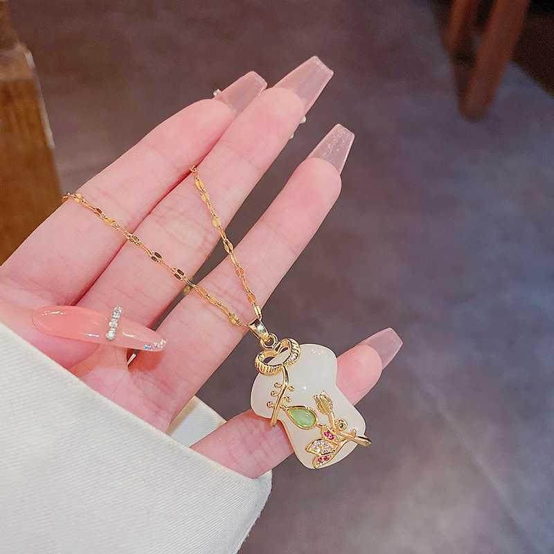 国潮轻奢小众个性玉衣旗袍钛钢项链女超仙百搭网红同款锁骨链