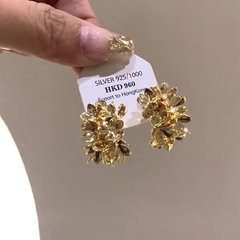 闪耀银针金色花朵字母C形耳钉女法式复古气质耳环轻奢高级感耳饰
