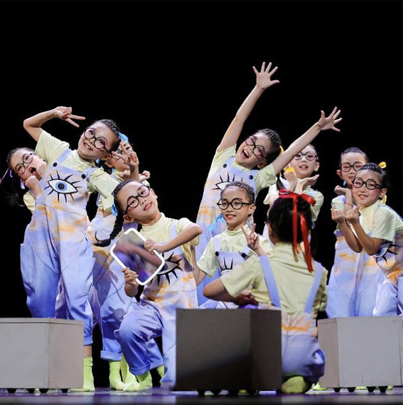 女童中国舞现代舞六一背带裤演出